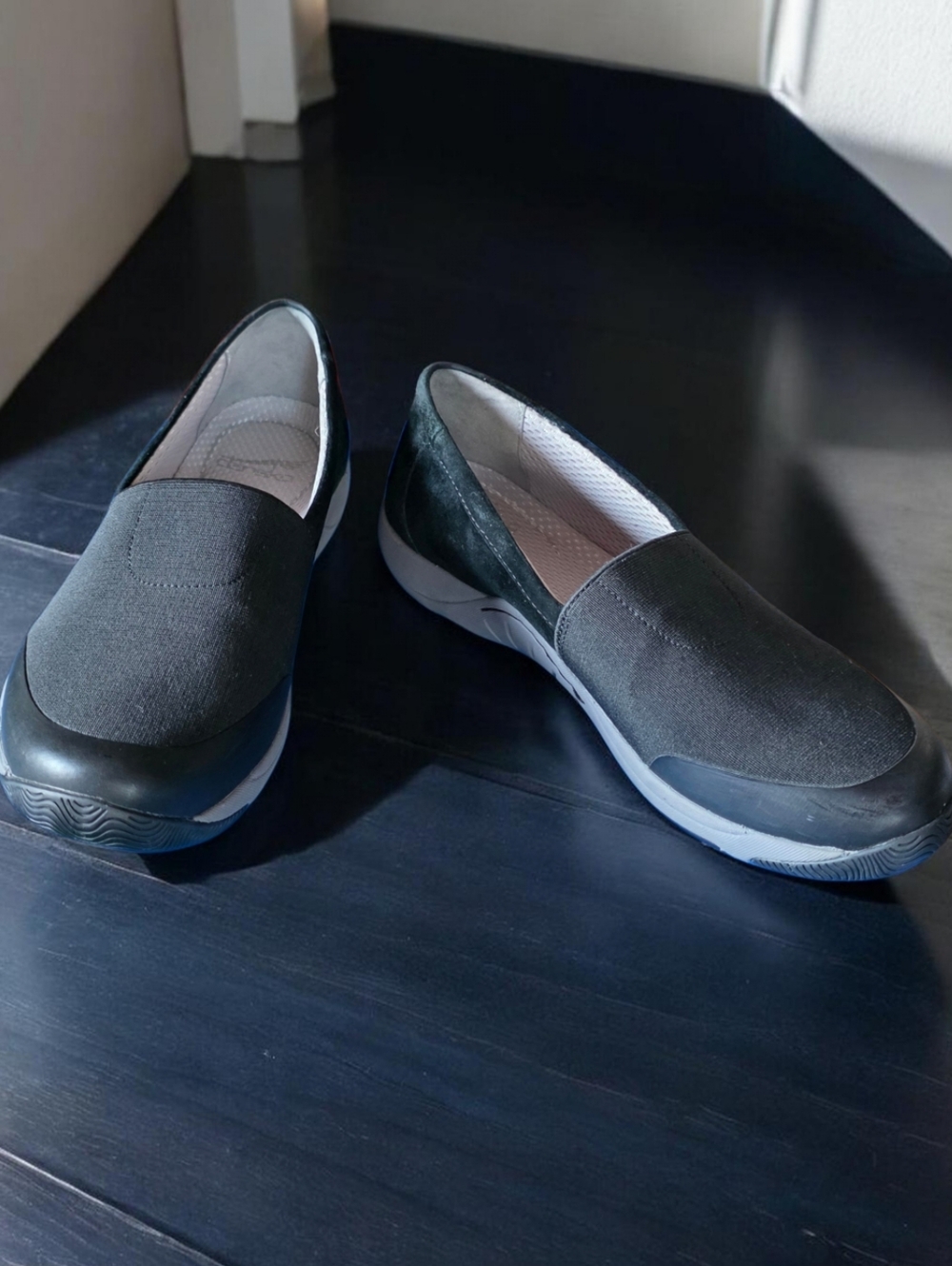 EUC DANSKO ( 38-7.5-8) Harriet Black Stretch Leather Fabric Blend Comfort